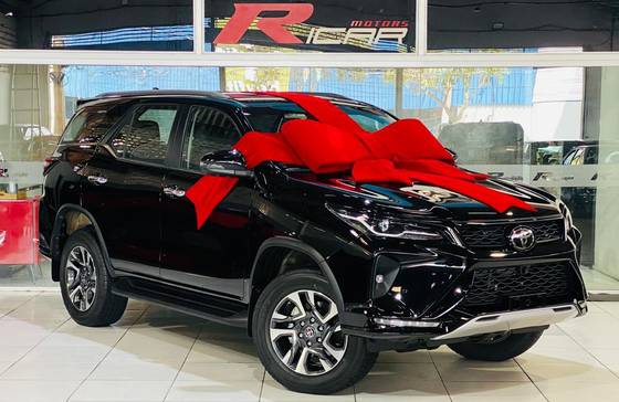 TOYOTA HILUX SW4 2.8 D-4D TURBO DIESEL SRX PLATINUM 7L 4X4 AUTOMÁTICO